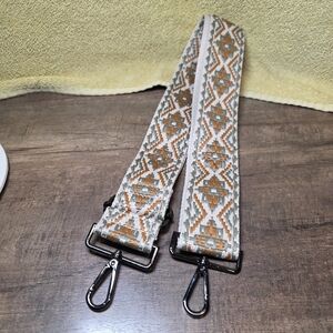 Geometric Patterned Crossbody Bag Strap